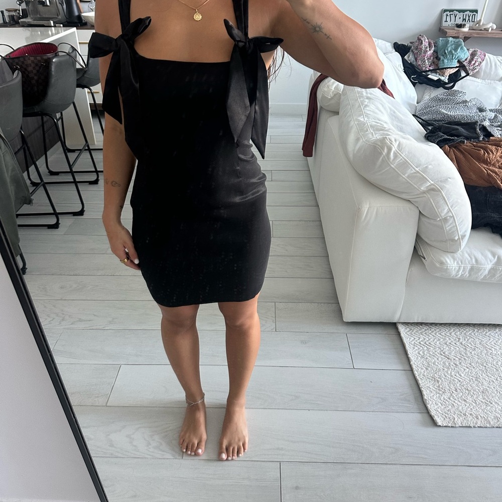 Elegant Black Bow-Tie Dress